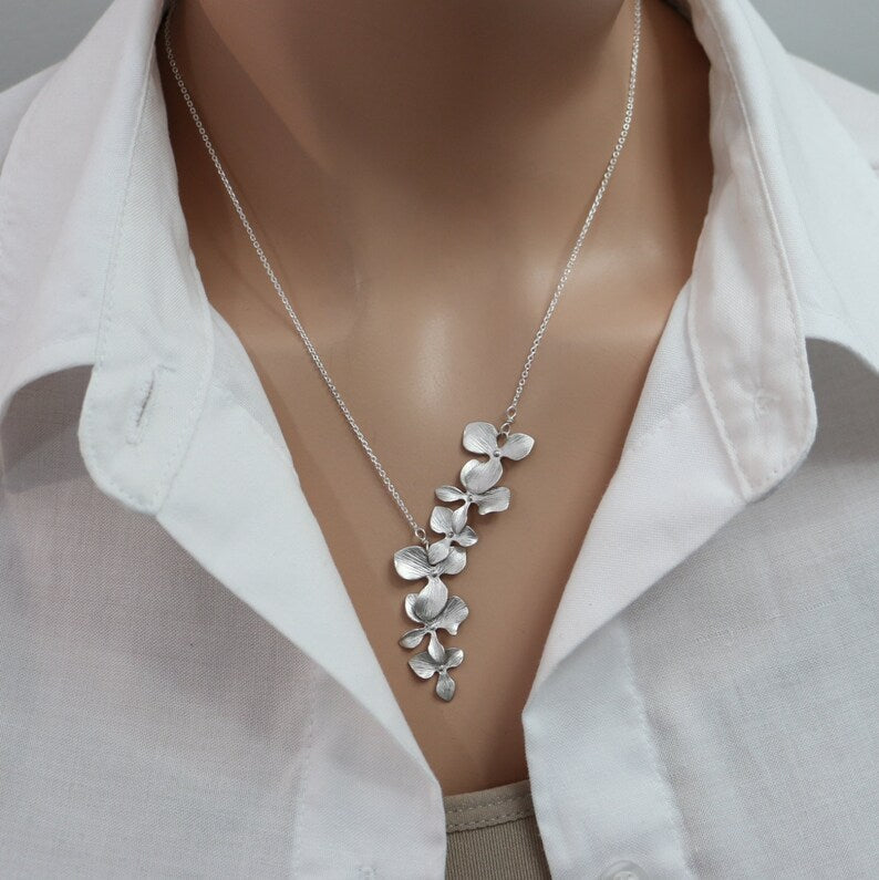 テディ - 花束付きヴィンテージ銀色コリエ